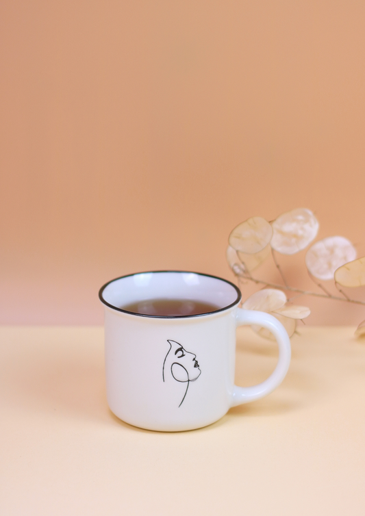 Tasse ‚Line Art‘ aus Keramik