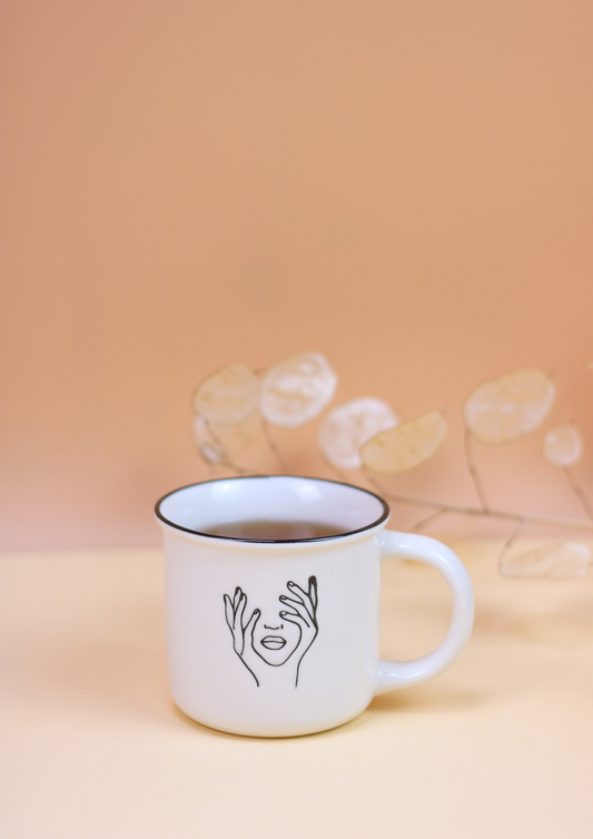 Tasse ‚Line Art‘ aus Keramik
