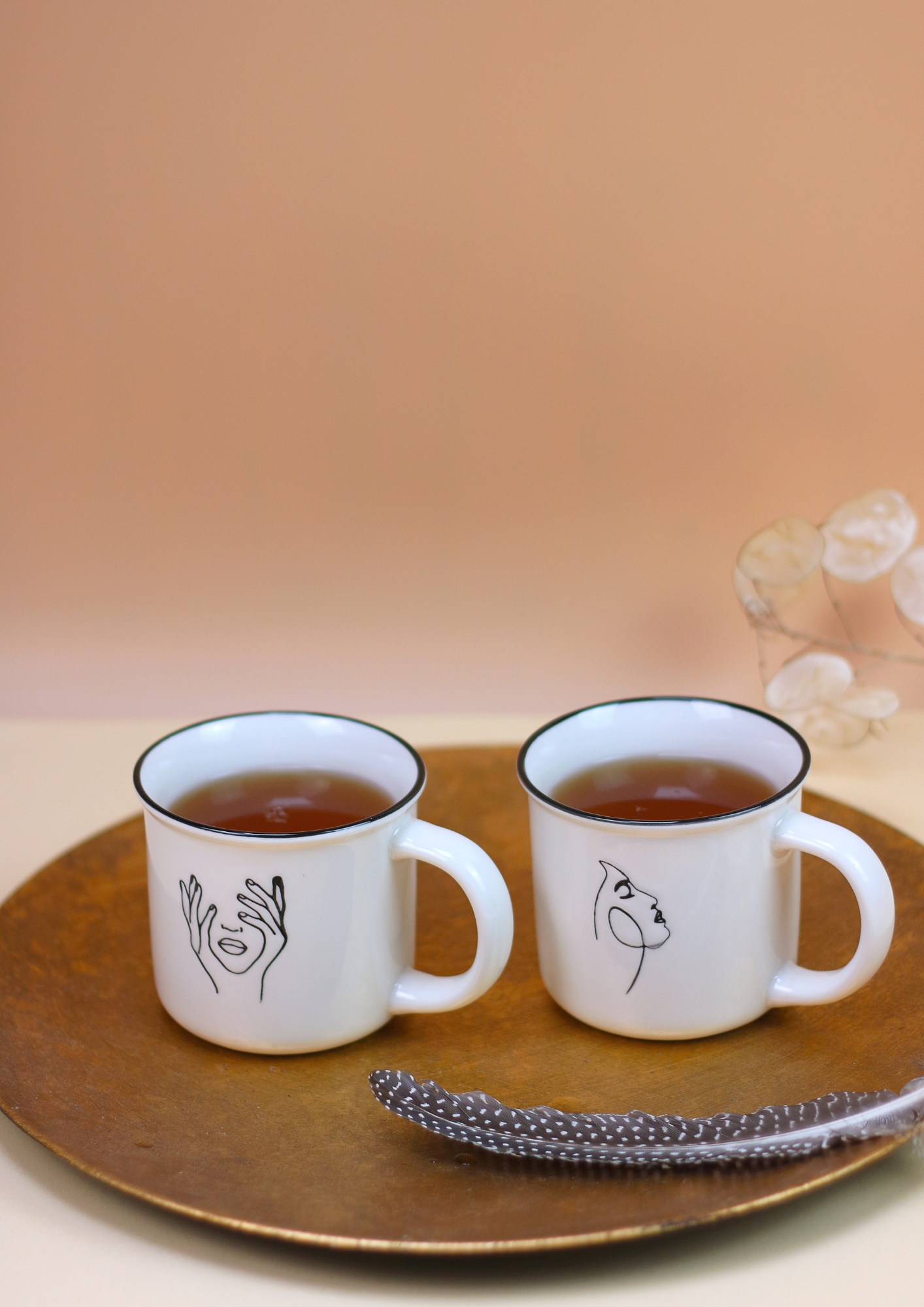 Tasse ‚Line Art‘ aus Keramik