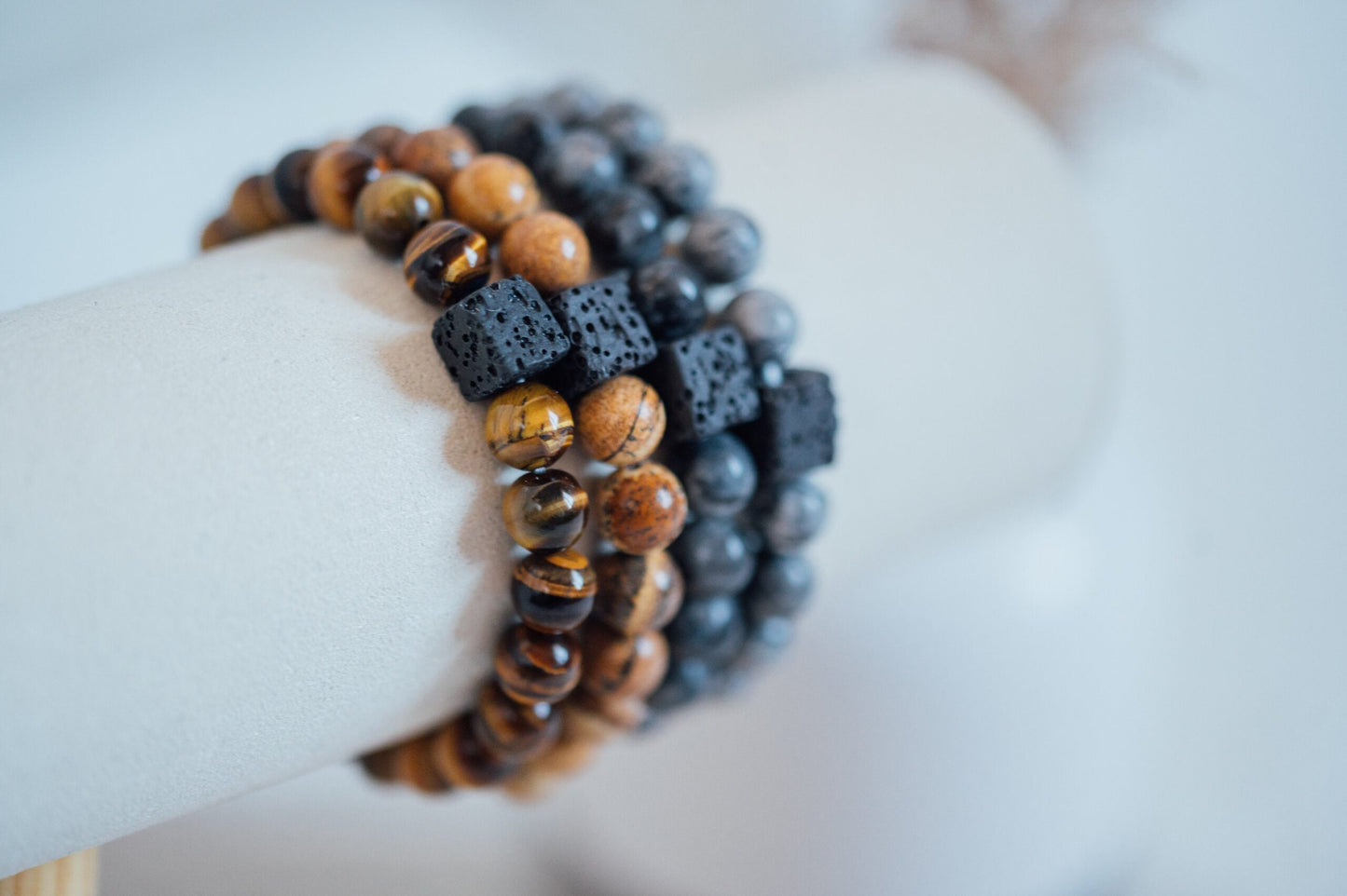 Naturstein Armband 8 mm  Quadratisches vulkanisches Lavasteinarmband. Geschenk für Mann und Frau in Geschenkbox.